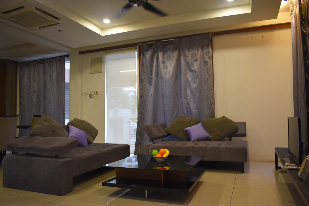 Villa 67 First Island Bukit Jambul Exterior foto